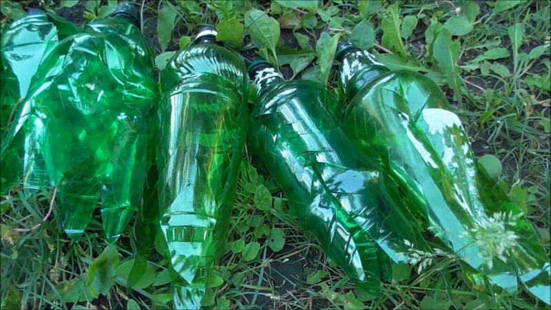 Бутылка пластиковая вблизи