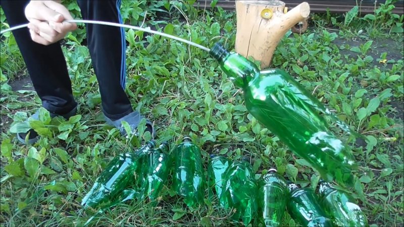 Листья из пластиковых бутылок