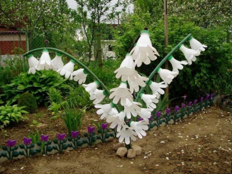 Украшения для дачи из пластиковых бутылок