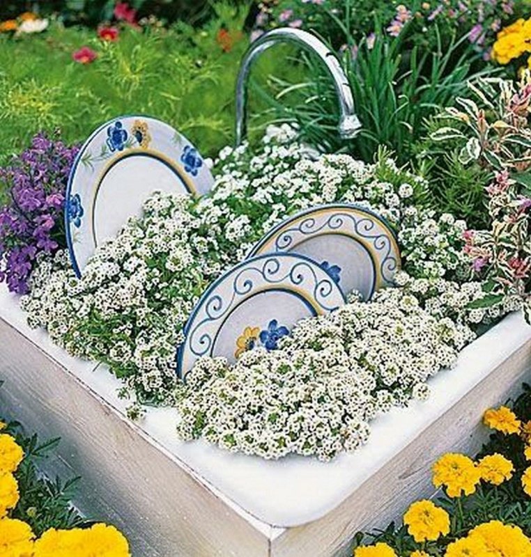 Круглая пластиковая клумба