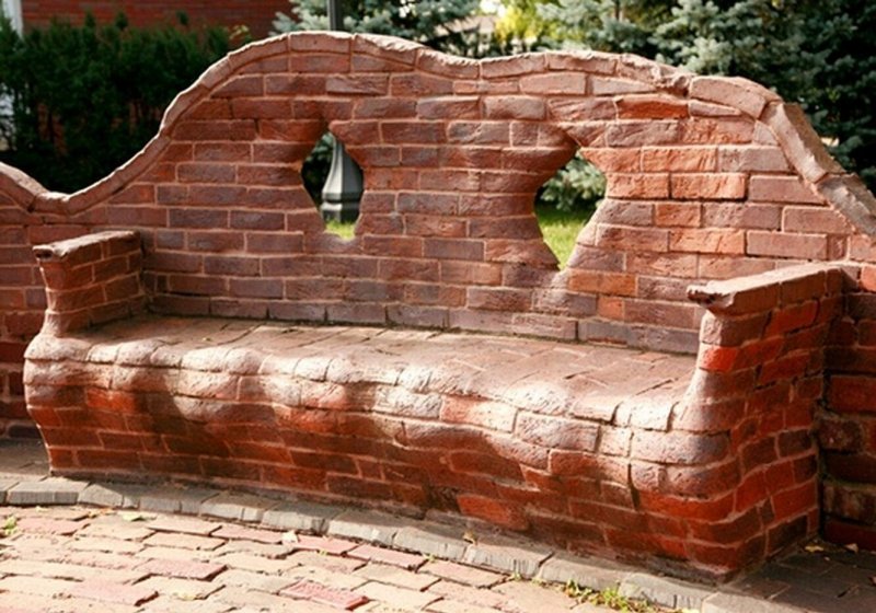Лавка из старого кирпича