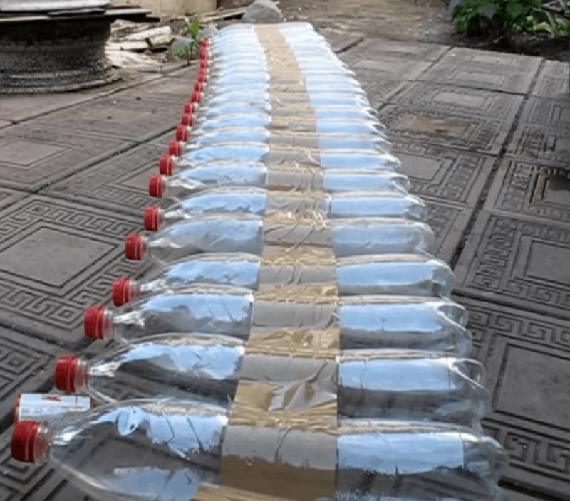 Заборчик из пластиковых бутылок