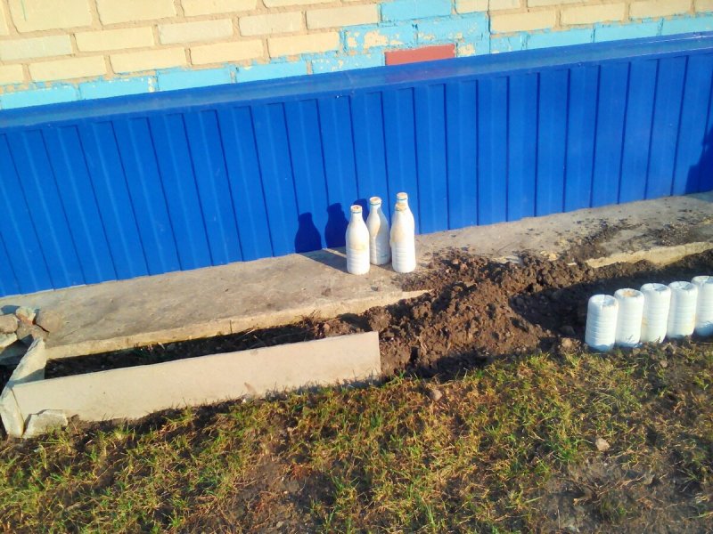 Бордюры для клумб из пластиковых молочных бутылок