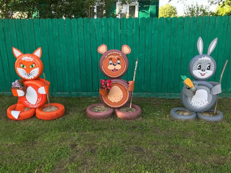 Фигурки из колес для сада