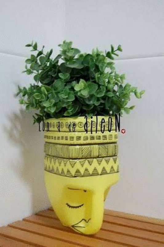 Вазоны из пластиковых канистр