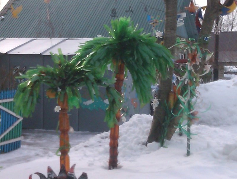Пальма с пластиковых бутылок