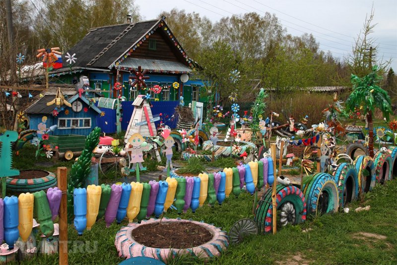 Украшение участка в деревне