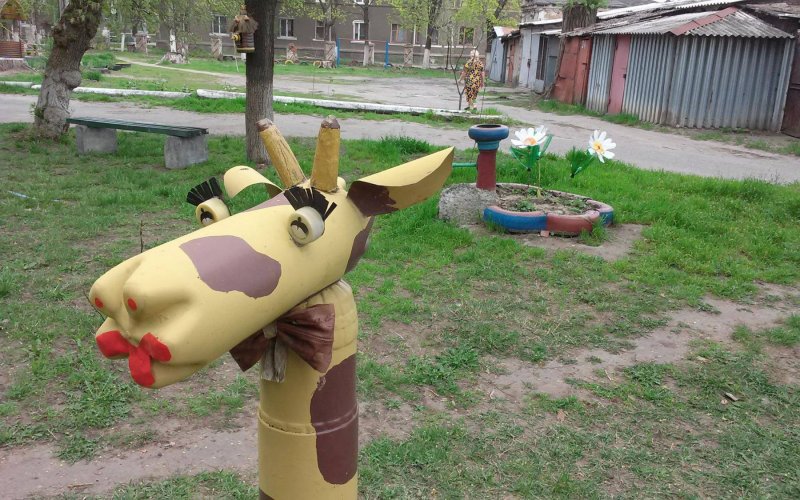 Из баклажек для детской площадки