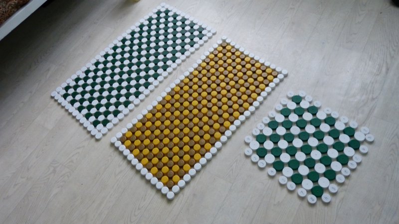Массажный коврик из пробок