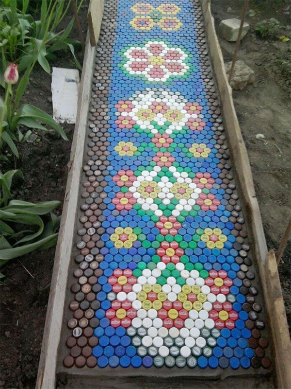 Садовые дорожки из крышек