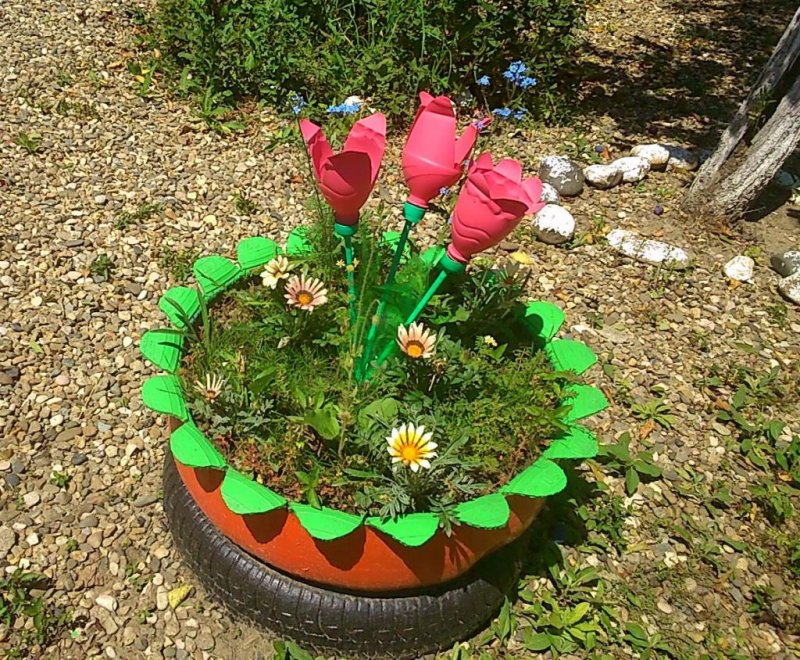 Клумбы для цветов из бутылок