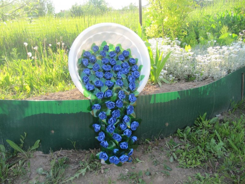 Клумбы из пластмассовых бутылок