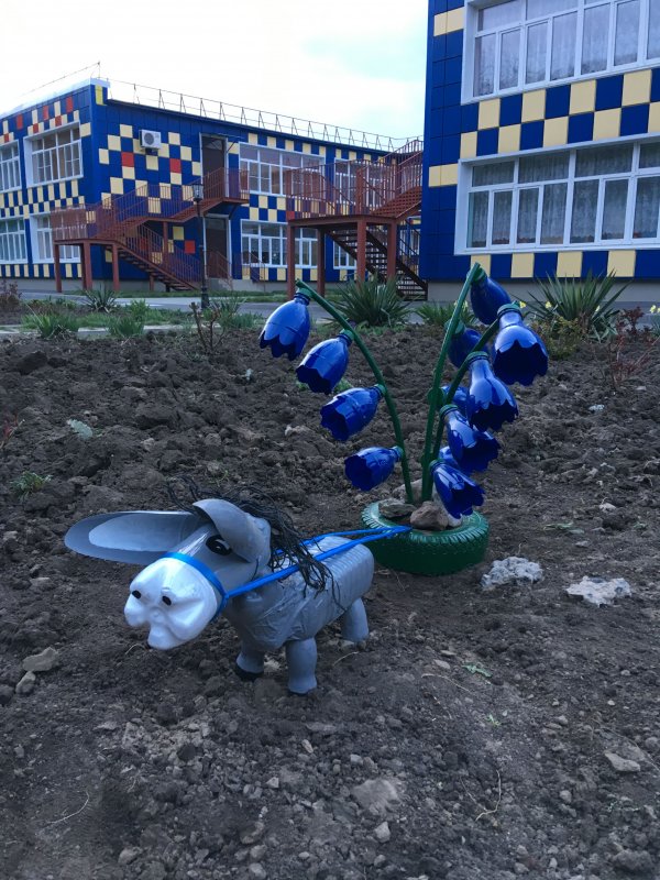Ослик из пластиковых бутылок