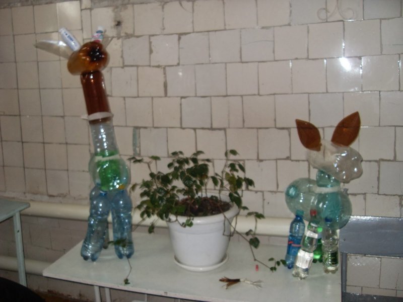 Ослик из пластмассовых бутылок