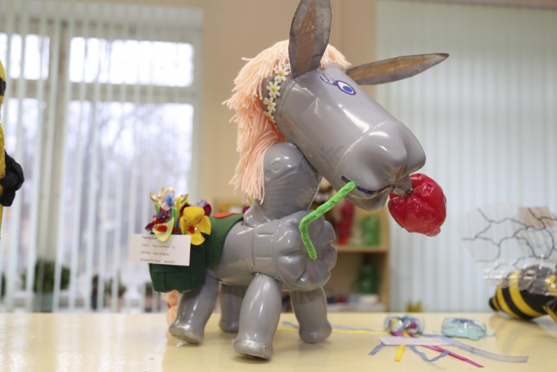 Купить ослика из пластмассы для дачи