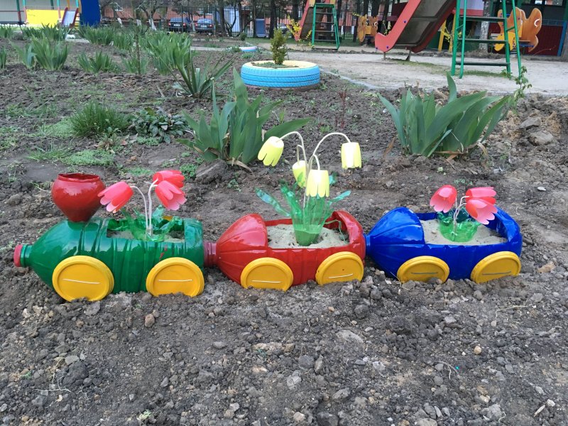 Паровозик из бутылок