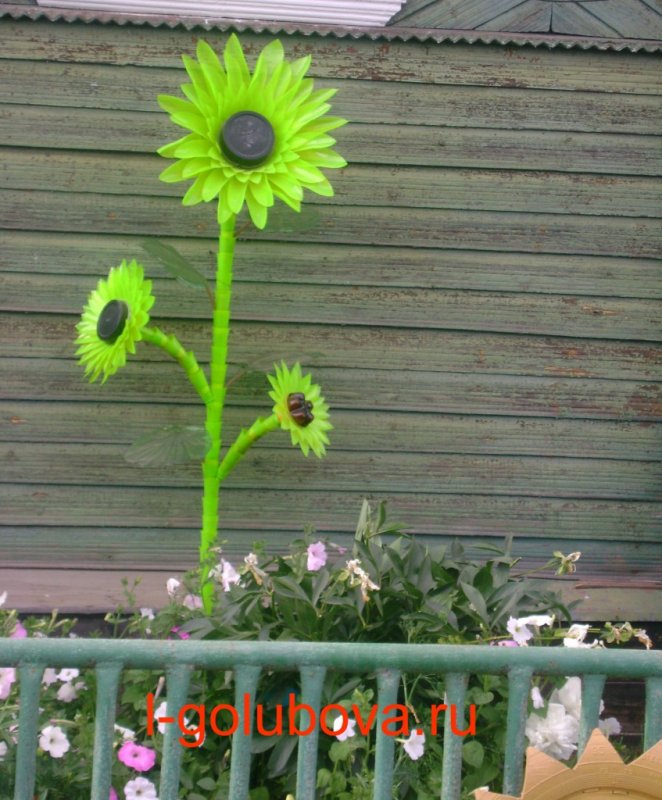 Подсолнух из бутылок пластиковых для сада