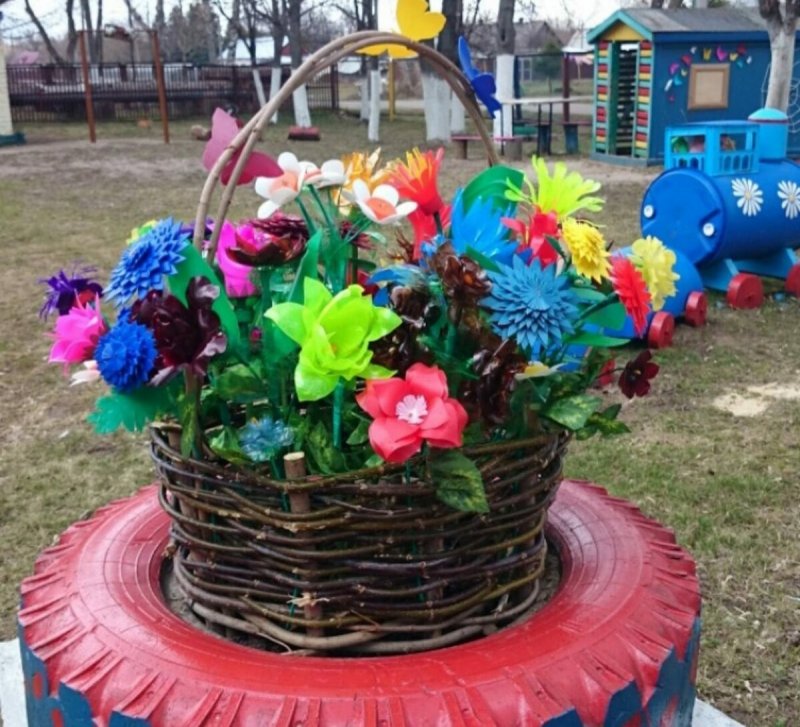Клумбы из пластиковых бутылок