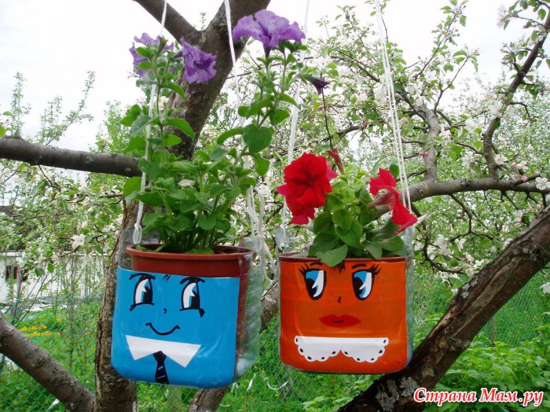 Клумбы из канистр