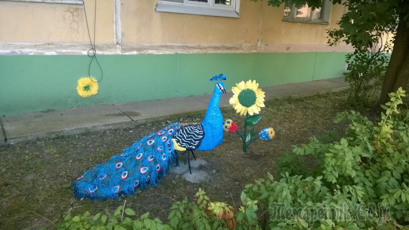 Павлин из подручных материалов