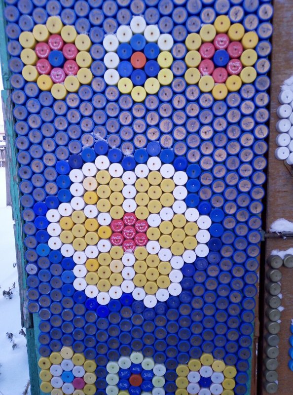 Панно из пластиковых пробок