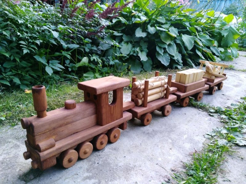 Паровоз из дерева