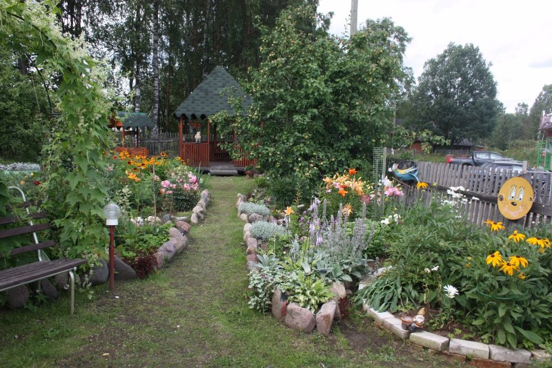 Обустройство двора в деревне