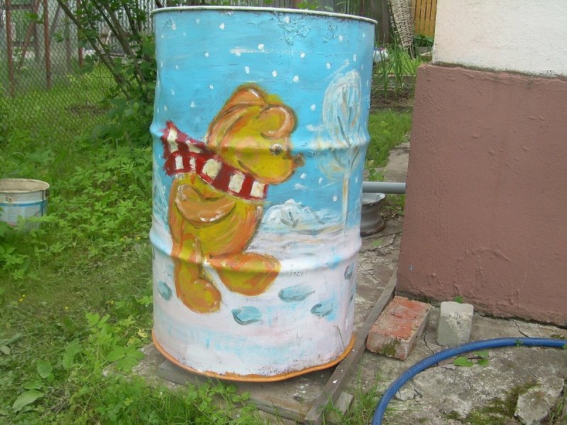 Декорирование бочек для воды на даче