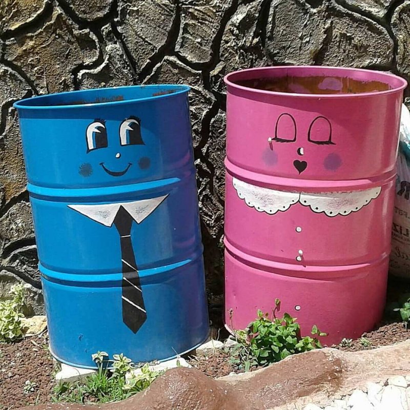 Клумба из бочки металлические