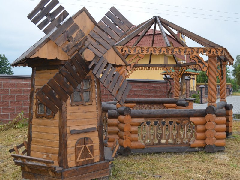 Декоративные домики из бревна