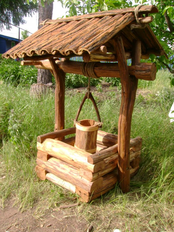 Декоративный колодец из сруба