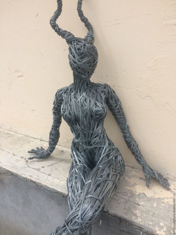 Ажурная скульптура из проволоки
