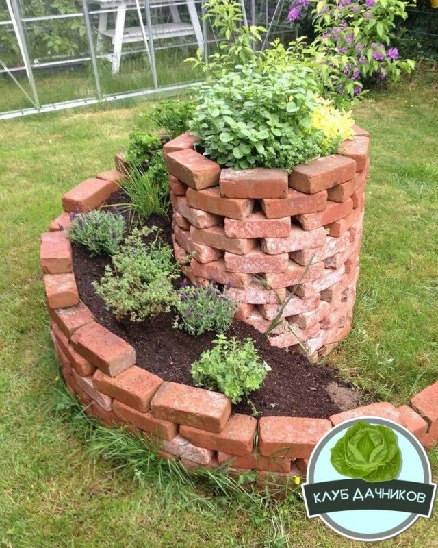 Клумбы из кирпича