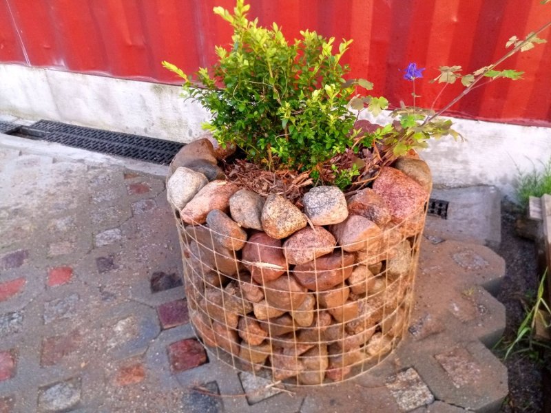 Вазоны из камня