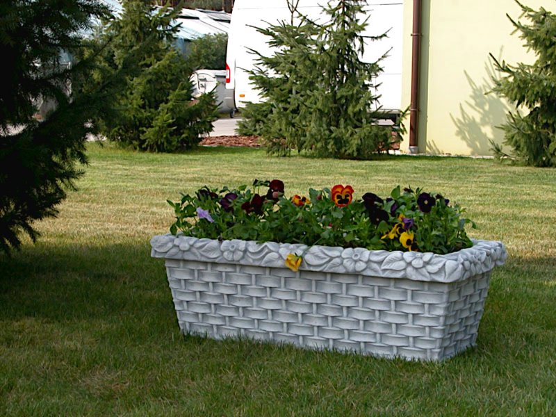 Клумбы с вазонами
