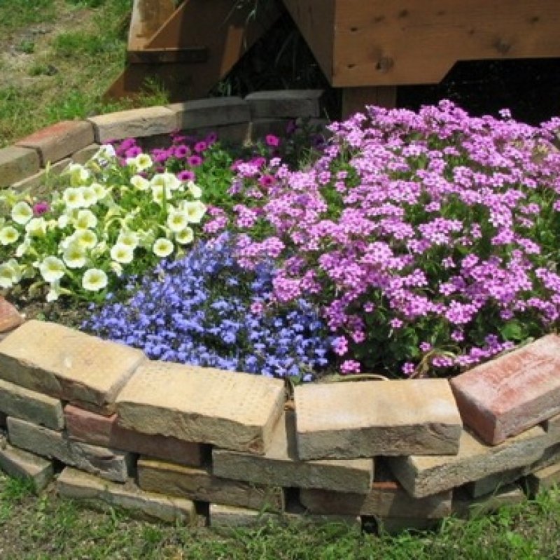 Клумбы из кирпича