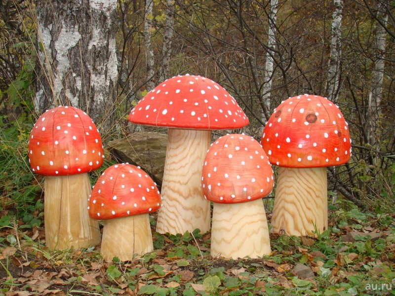 Деревянные грибы для сада