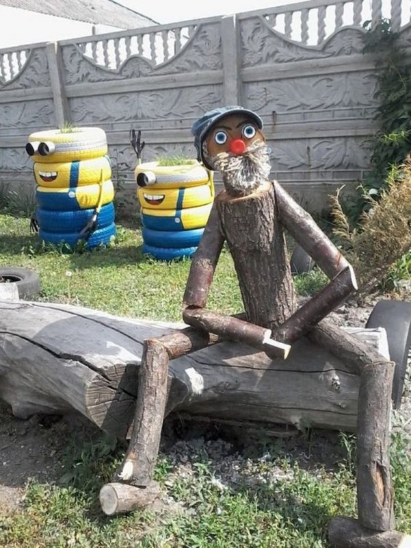 Фигуры из спиленных деревьев