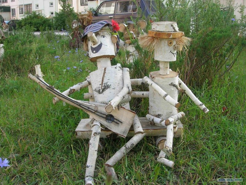 Украшение двора из березы