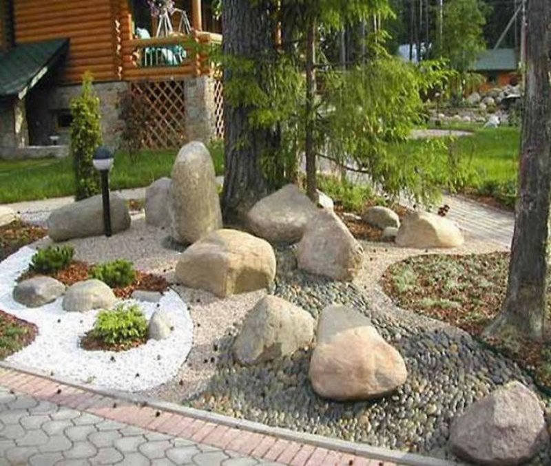 Камни на участке