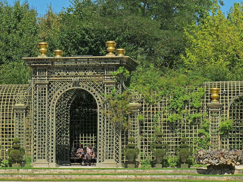 Аллея Берсо в Санкт-Петербурге