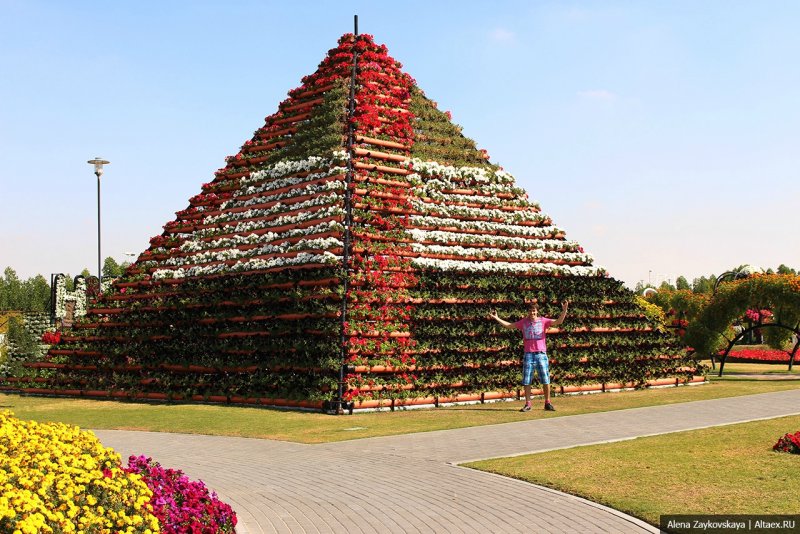 Парк цветов мира Miracle Park 10 метровая пирамида