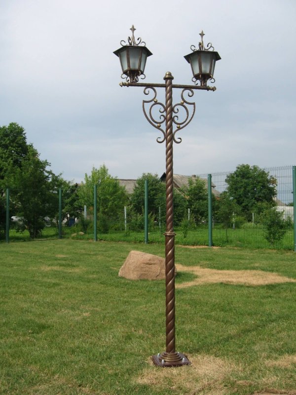 Кованые фонари для сада