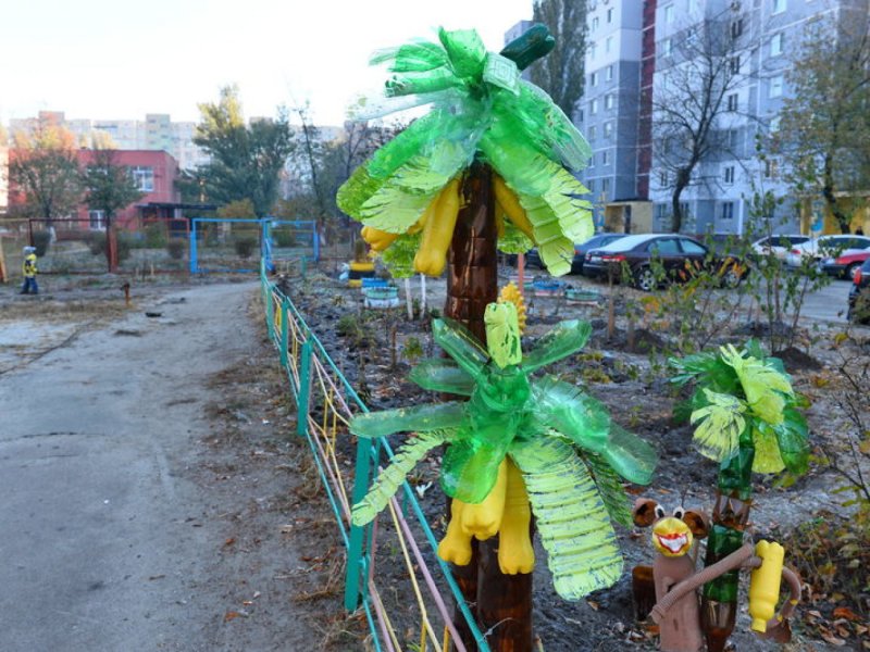 Пальмовое дерево из пластмассовых бутылок