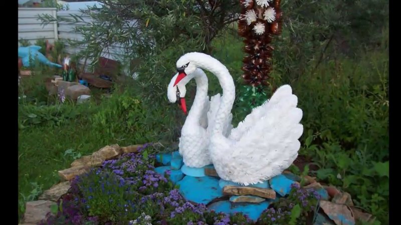 Клумбы из бутылок
