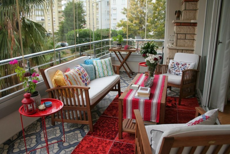 Красивые балконы с подушками Турция