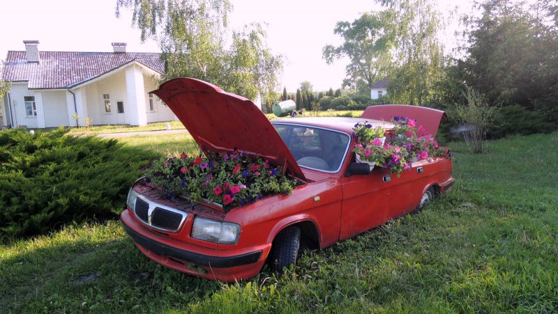 Клумба из автомобиля