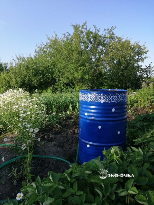 Клумба из бочки металлические