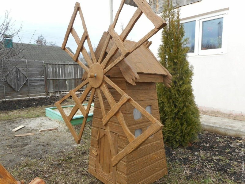 Мельница из досок