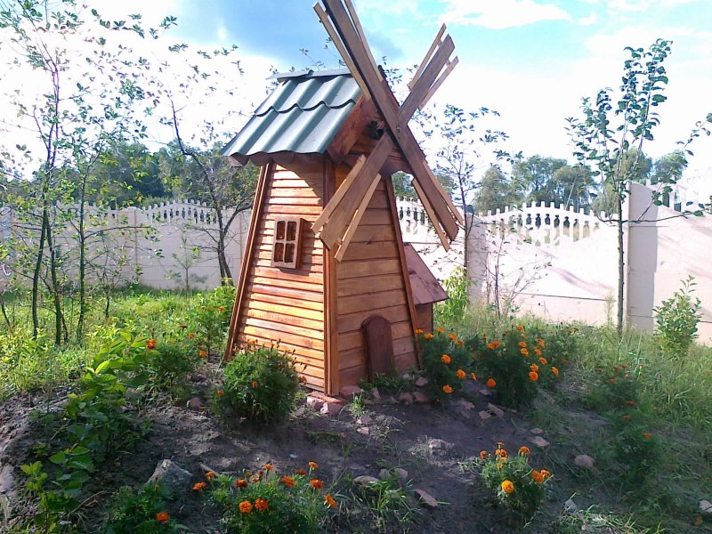 Декоративная мельница для дачи